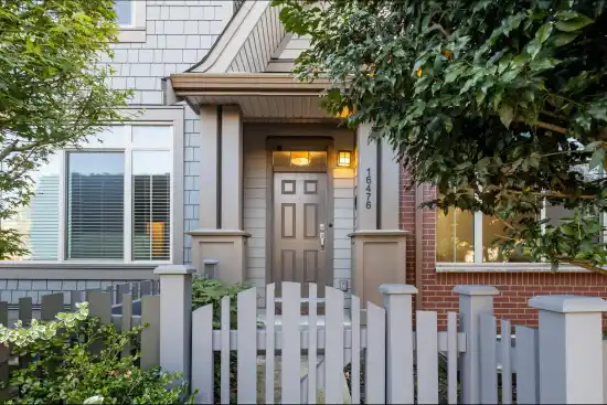16476 24a Avenue exterior