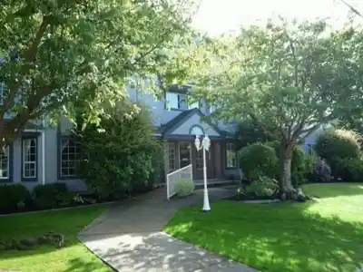 Discover Franklin Place in White Rock — Building Guide & Listings