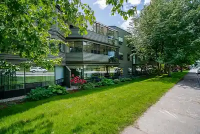 Discover Grosvenor Court in White Rock — Building Guide & Listings