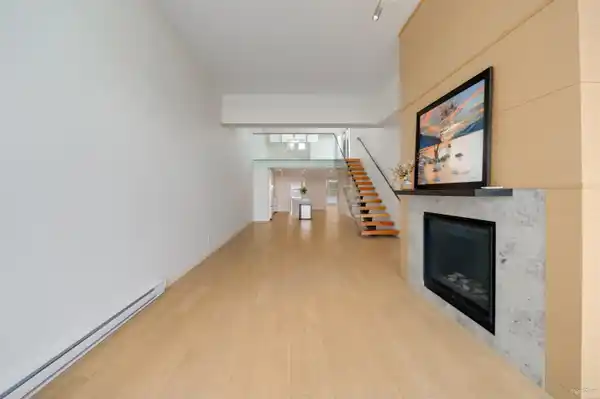 Discover Bakerview Court in White Rock — Building Guide & Listings