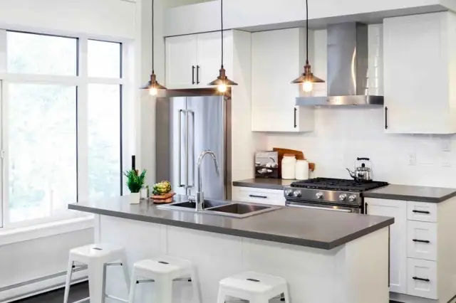 Discover Evergreen Pointe in White Rock — Building Guide & Listings