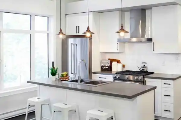 Discover Evergreen Pointe in White Rock — Building Guide & Listings