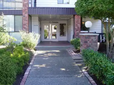 Discover Carlton Court in King George Corridor — Building Guide & Listings