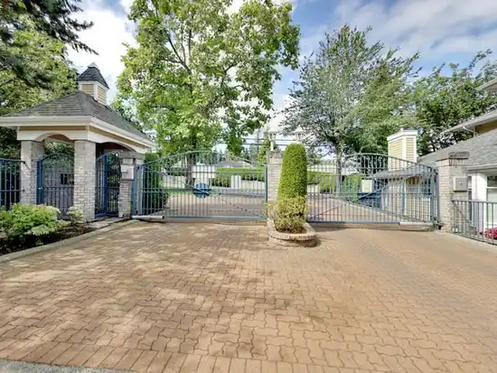Peninsula Village - photo 4 of 5