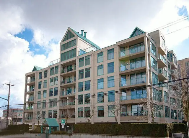 Discover Los Arcos in White Rock — Building Guide & Listings