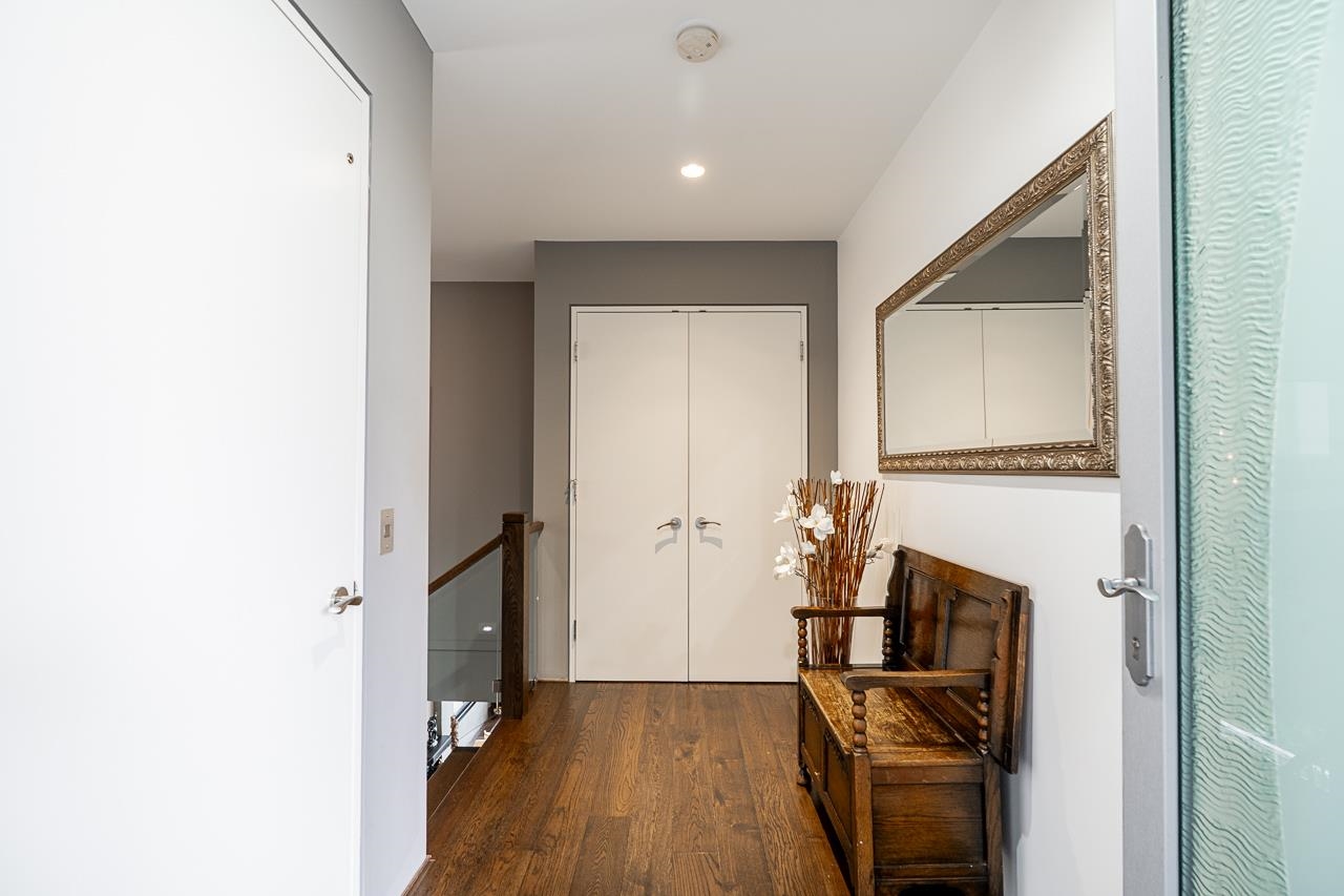 14976 Beachview Avenue - photo 4 of 20