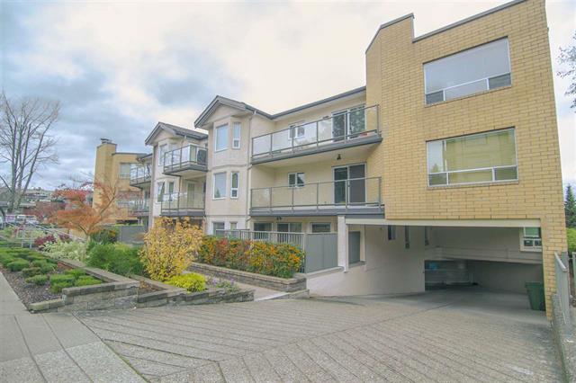 Courtyard - photo 4 of 5