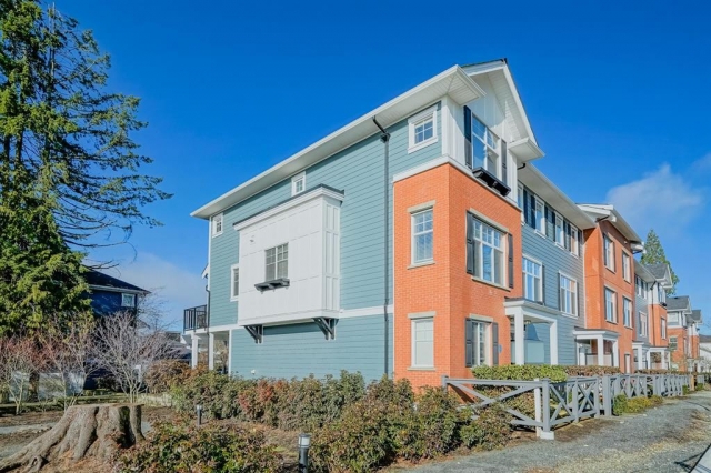 Essence at the Hamptons - photo 3 of 5