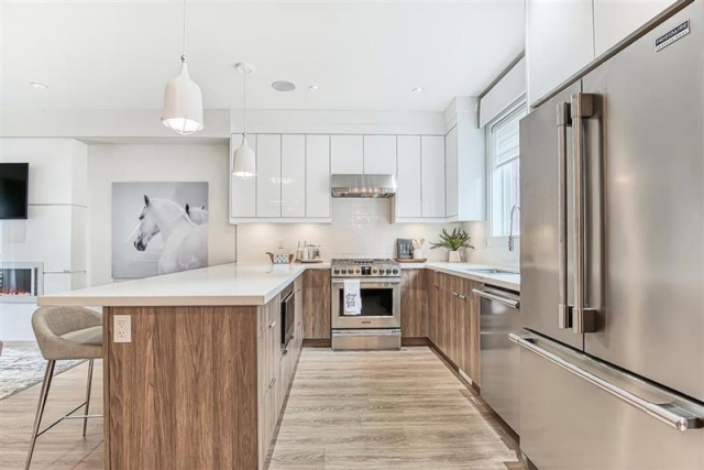 Isola - photo 4 of 19