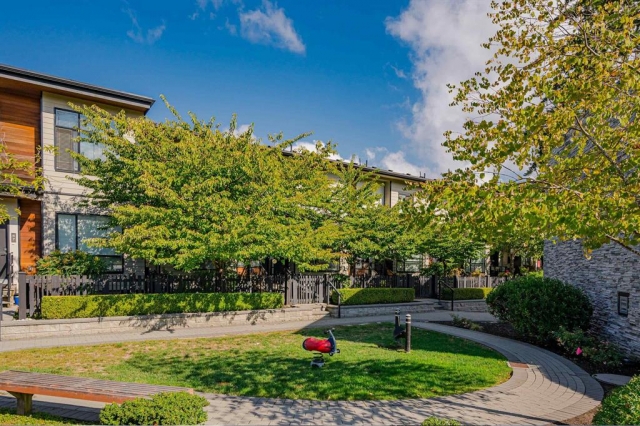 Sakura - photo 4 of 14