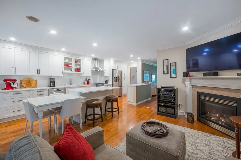 15496 93RD AVENUE - photo 3 of 25