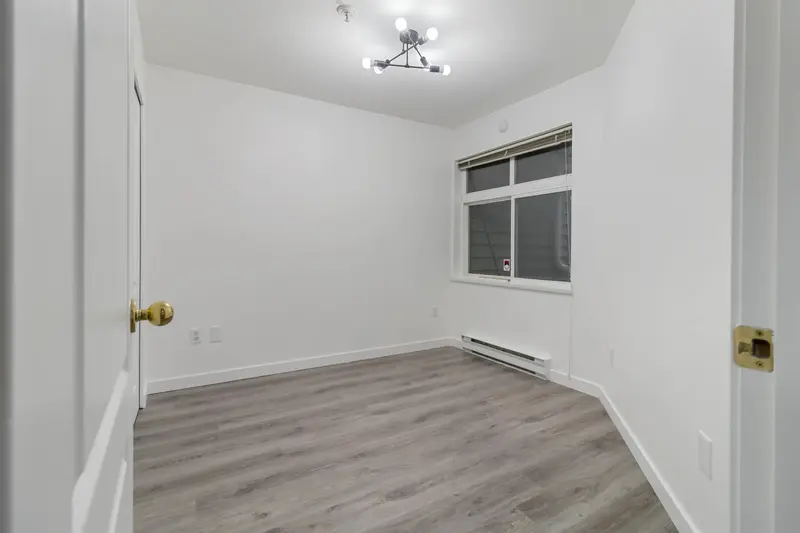 109 5500 LYNAS LANE - photo 4 of 25