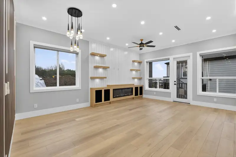 16730 20 AVENUE - photo 4 of 30