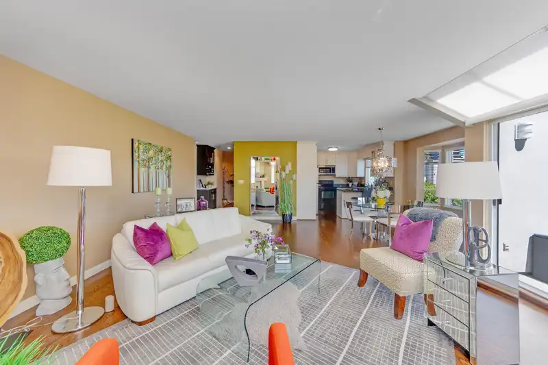302 1441 BLACKWOOD STREET - photo 4 of 22