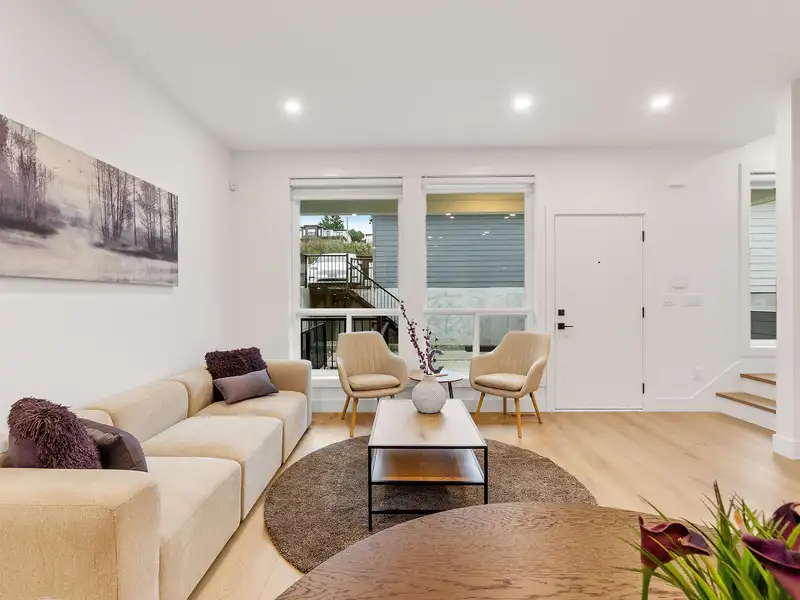 102 16693 16 AVENUE - photo 2 of 40