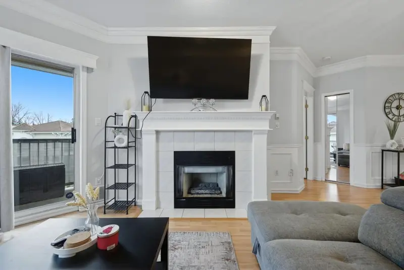 408 3172 GLADWIN ROAD - photo 3 of 25