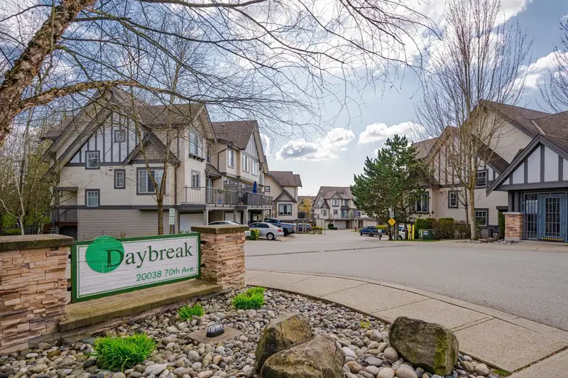 1 20038 70 AVENUE - photo 1 of 3