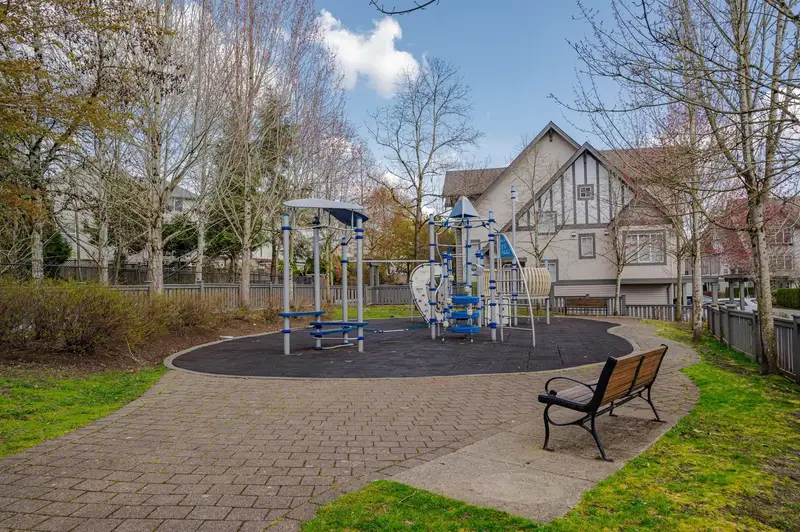 1 20038 70 AVENUE - photo 2 of 3