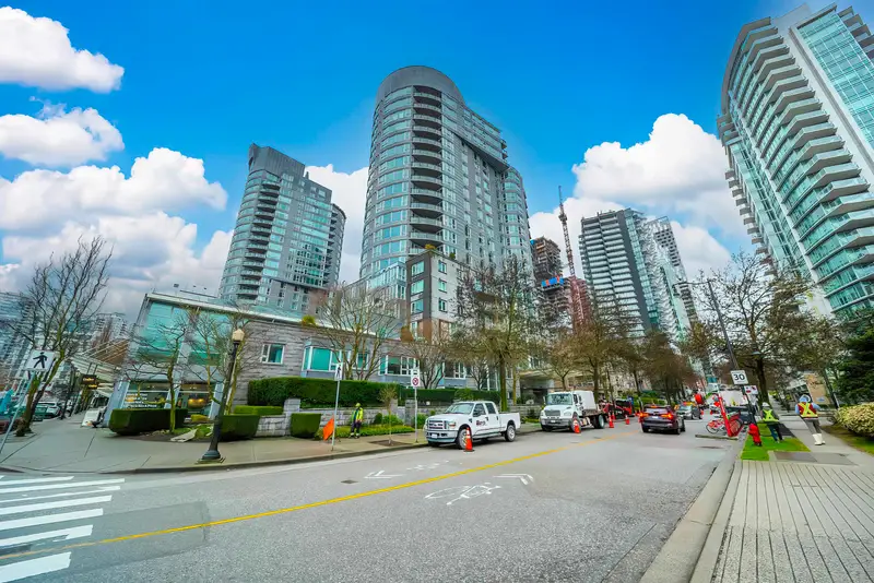 1401 560 CARDERO STREET - photo 2 of 25