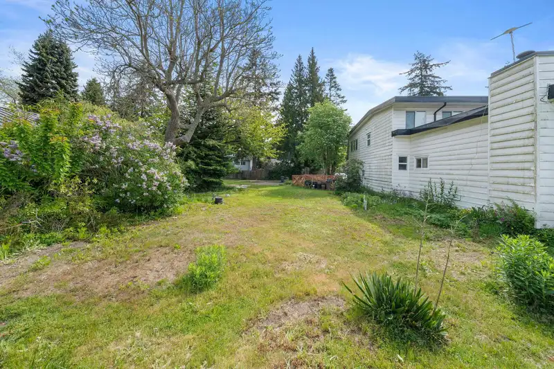 19 2250 CHRISTOPHERSON ROAD - photo 4 of 36