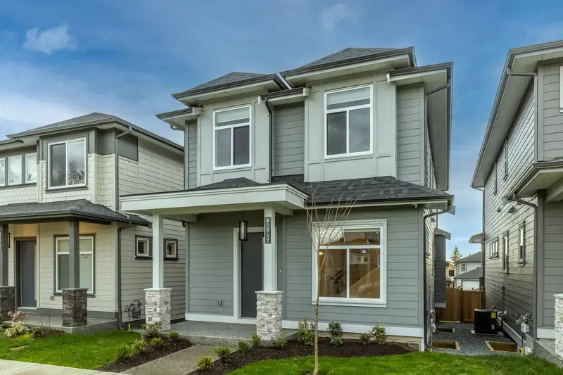 16732 20A AVENUE - photo 3 of 39