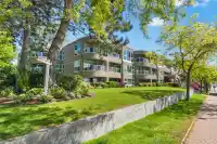 205 15809 MARINE DRIVE - thumbnail 1