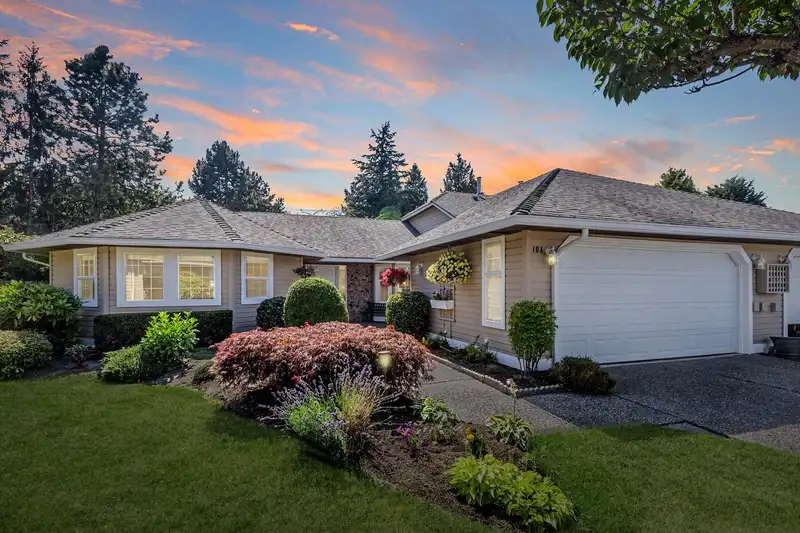 104 15121 19 AVENUE - photo 1 of 40
