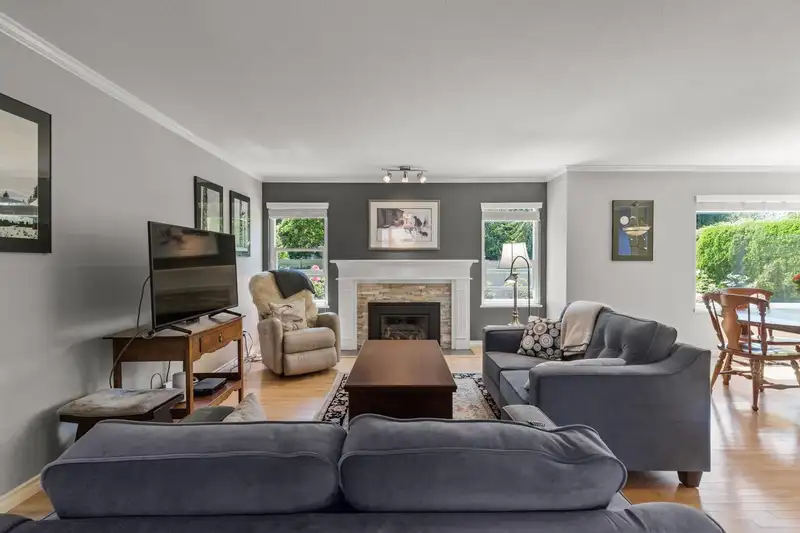 104 15121 19 AVENUE - photo 2 of 40