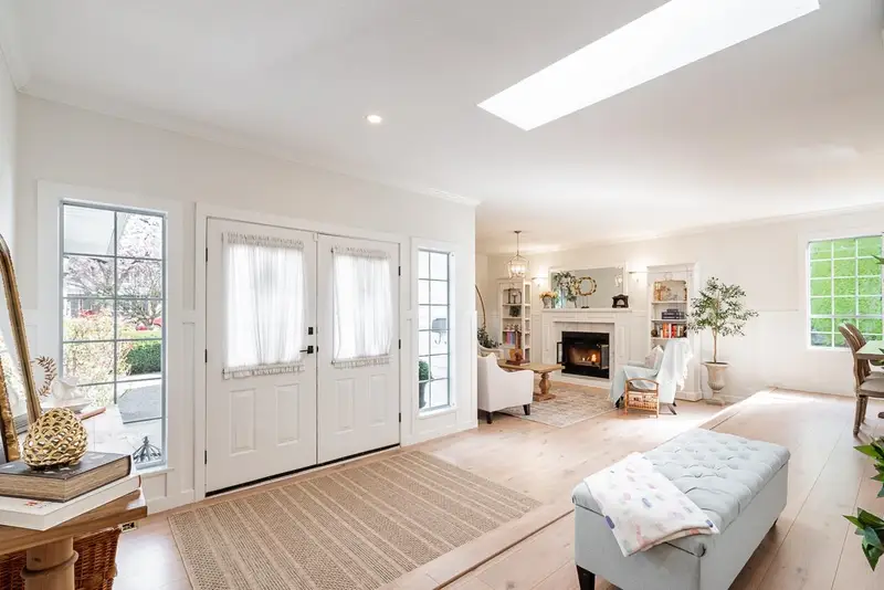 5935 169A STREET - photo 3 of 25