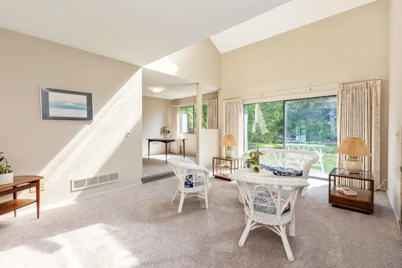 14261 18 AVENUE - photo 2 of 39