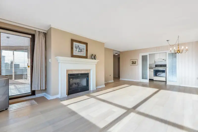 706 15111 RUSSELL AVENUE - photo 4 of 38