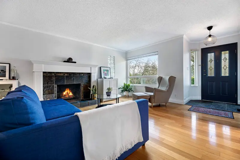 828 NICOLUM COURT - photo 1 of 25