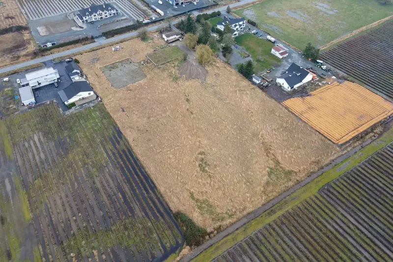 16952 40 AVENUE - photo 1 of 20