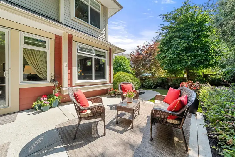 28 15454 32 AVENUE - photo 1 of 36