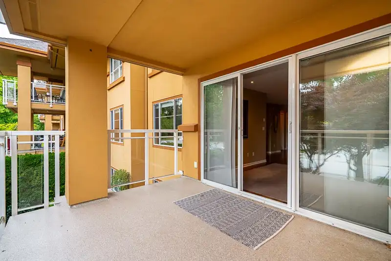 210 15155 22 AVENUE - photo 3 of 39