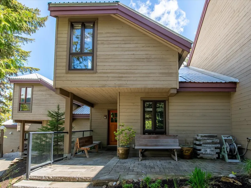 36 6125 EAGLE DRIVE - photo 2 of 25