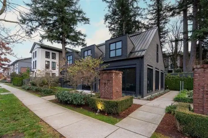 8 15828 27 AVENUE - photo 2 of 15