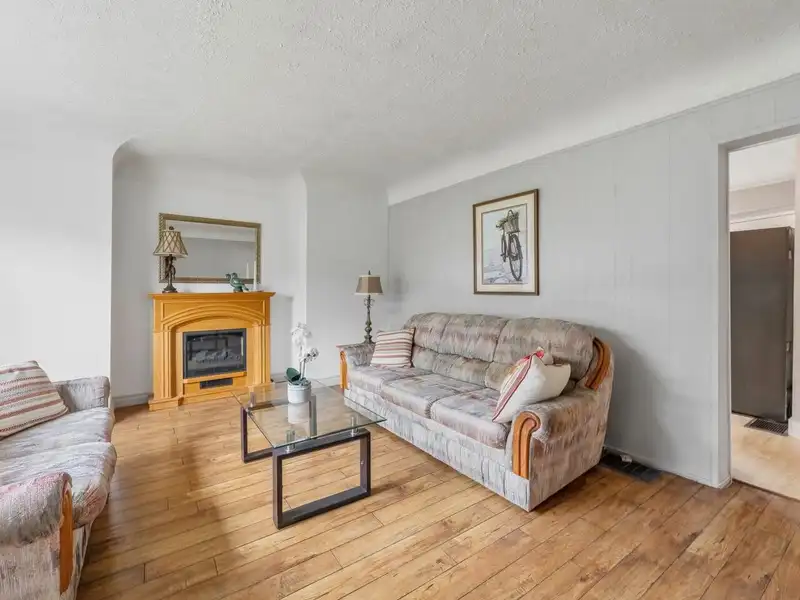 2206 EIGHTH AVENUE - photo 4 of 25