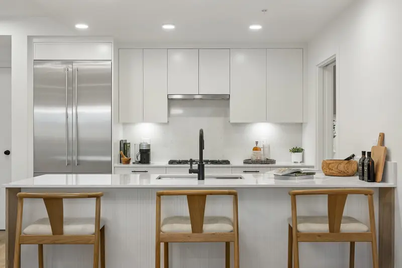 401 33160 PLAXTON CRESCENT - photo 4 of 20