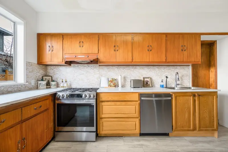 1311 NANAIMO STREET - photo 3 of 22