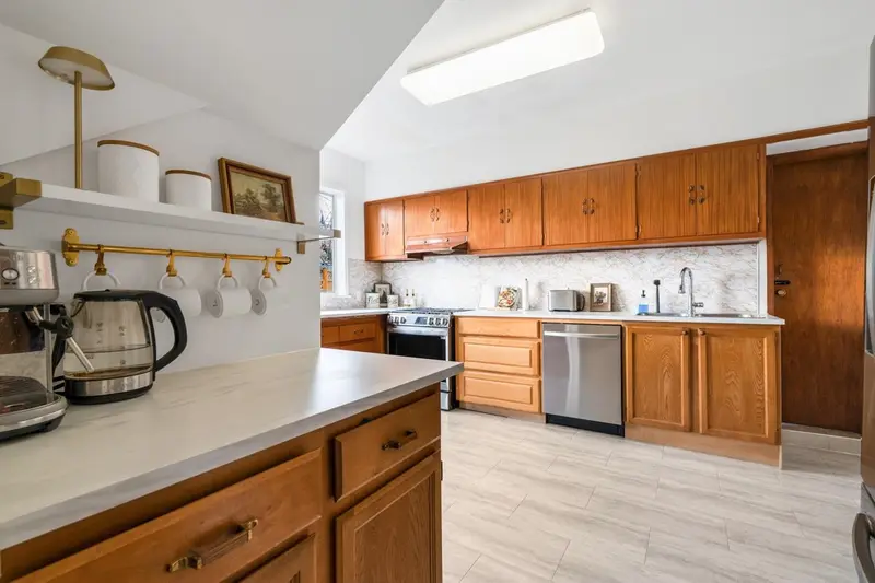 1311 NANAIMO STREET - photo 4 of 22