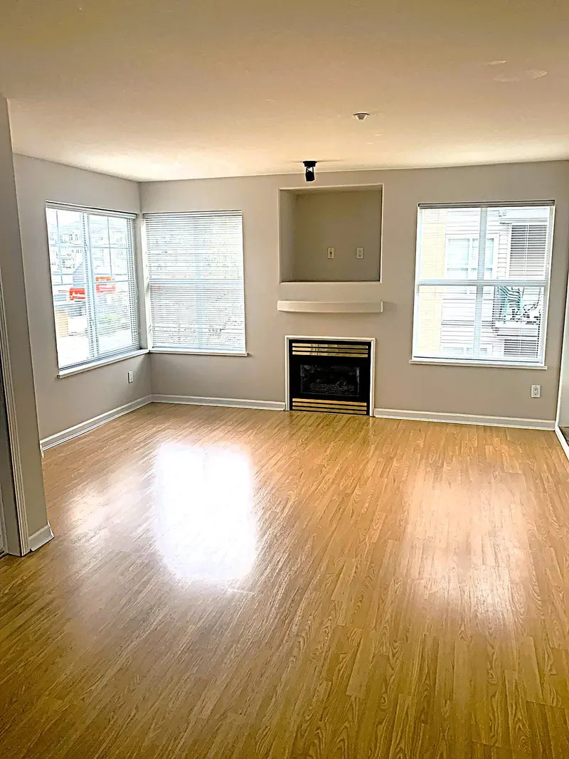 301 20200 56 AVENUE - photo 3 of 16