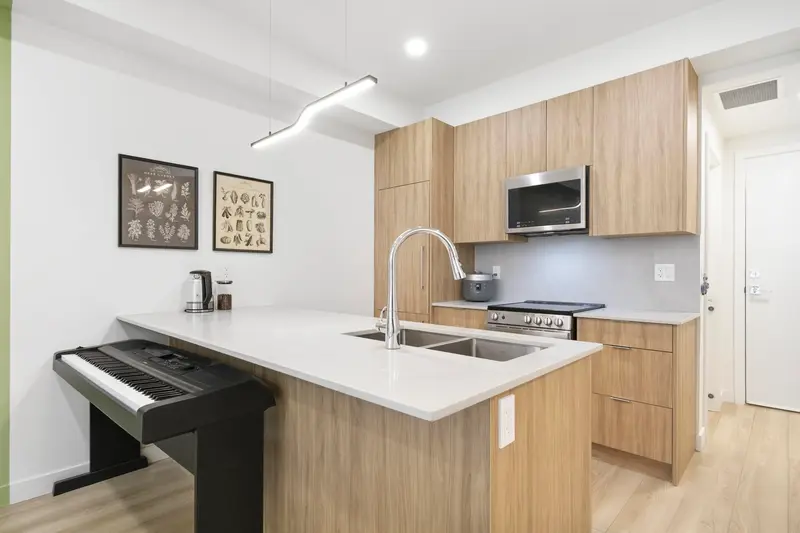 303 11913 BURNETT STREET - photo 4 of 19