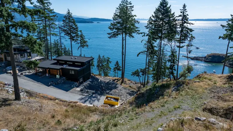 775 SEYMOUR BAY DRIVE - photo 2 of 16