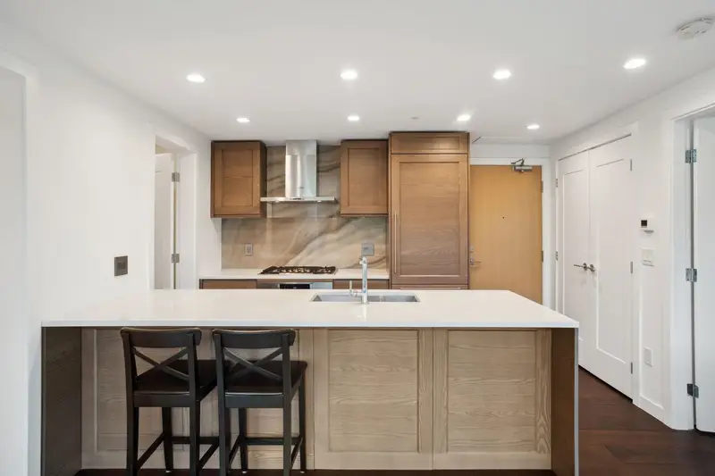 1604 5629 BIRNEY AVENUE - photo 4 of 25