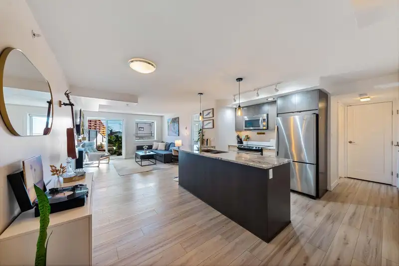 202 14955 VICTORIA AVENUE - photo 2 of 21