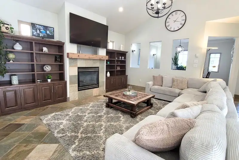 1247 STAYTE ROAD - photo 4 of 35