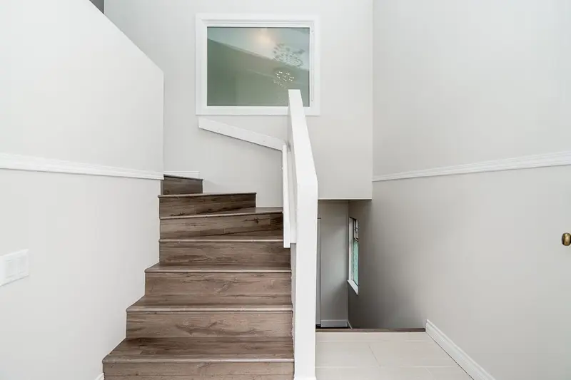 18 2865 GLEN DRIVE - photo 4 of 25