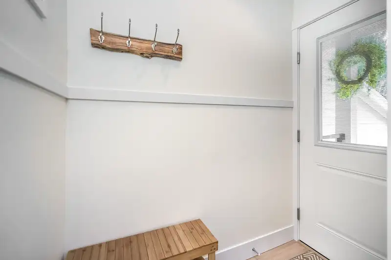 30 15717 MOUNTAIN VIEW DRIVE - photo 3 of 40