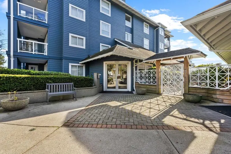 124 12931 RAILWAY AVENUE - photo 2 of 25